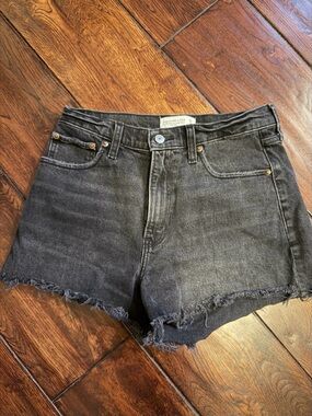 High-Rise Frayed Hem Women’s 90s Relaxed Cutoff Denim Shorts - Washed Black